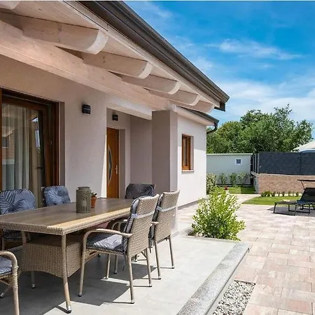 فيلة Modern Ajlin With Pool, Table Tennis, Bbq