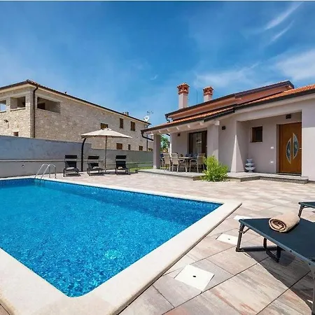 فيلة Modern Ajlin With Pool, Table Tennis, Bbq