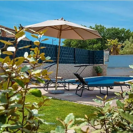 فيلة Modern Ajlin With Pool, Table Tennis, Bbq